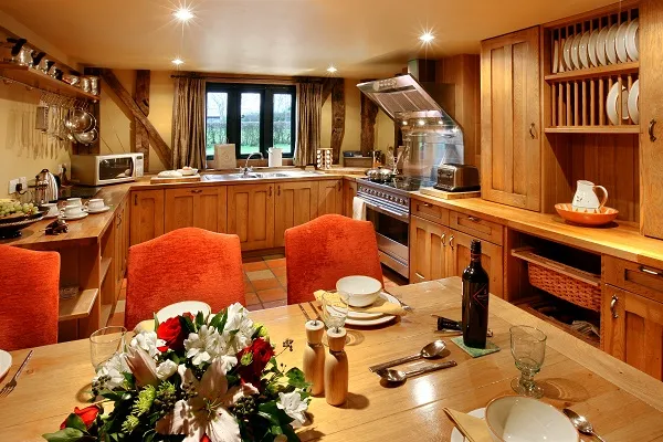 Corner Farm Barn Kitchen / Diner